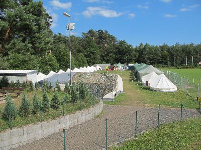 Zeltreihen auf dem Jugendzeltplatz SV Lemberg